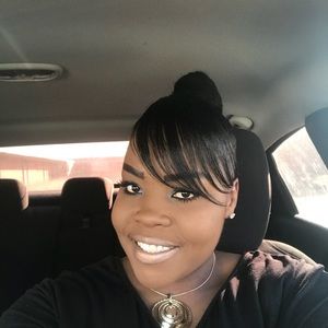 Meet your Posher, Quandra